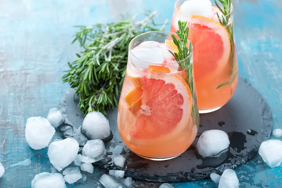 Grapefruit and thyme vodka cocktail