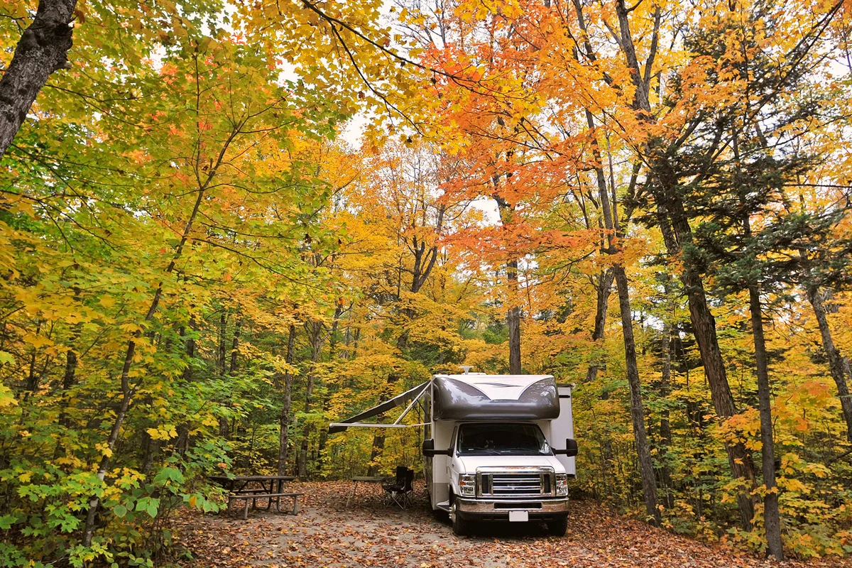 roadtrip with motorhome in Autumn