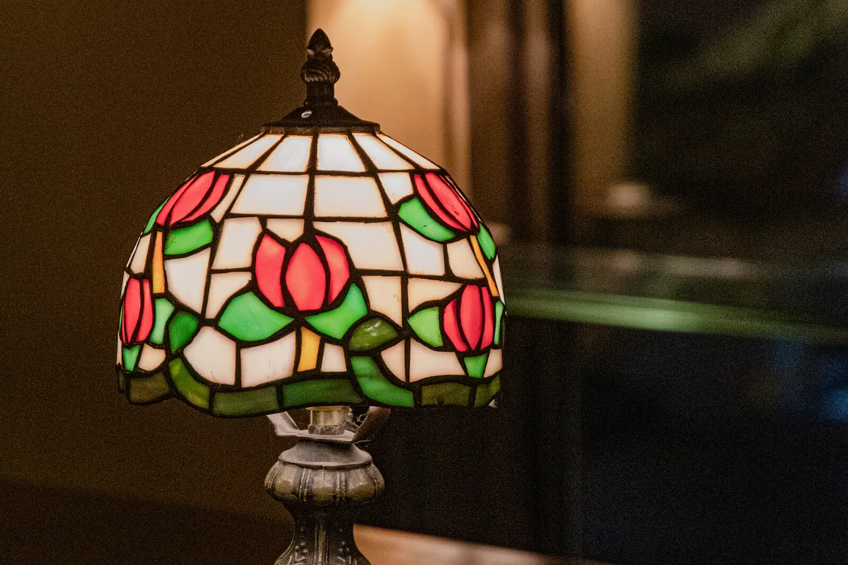 Stained glass lampshade with floral pattern