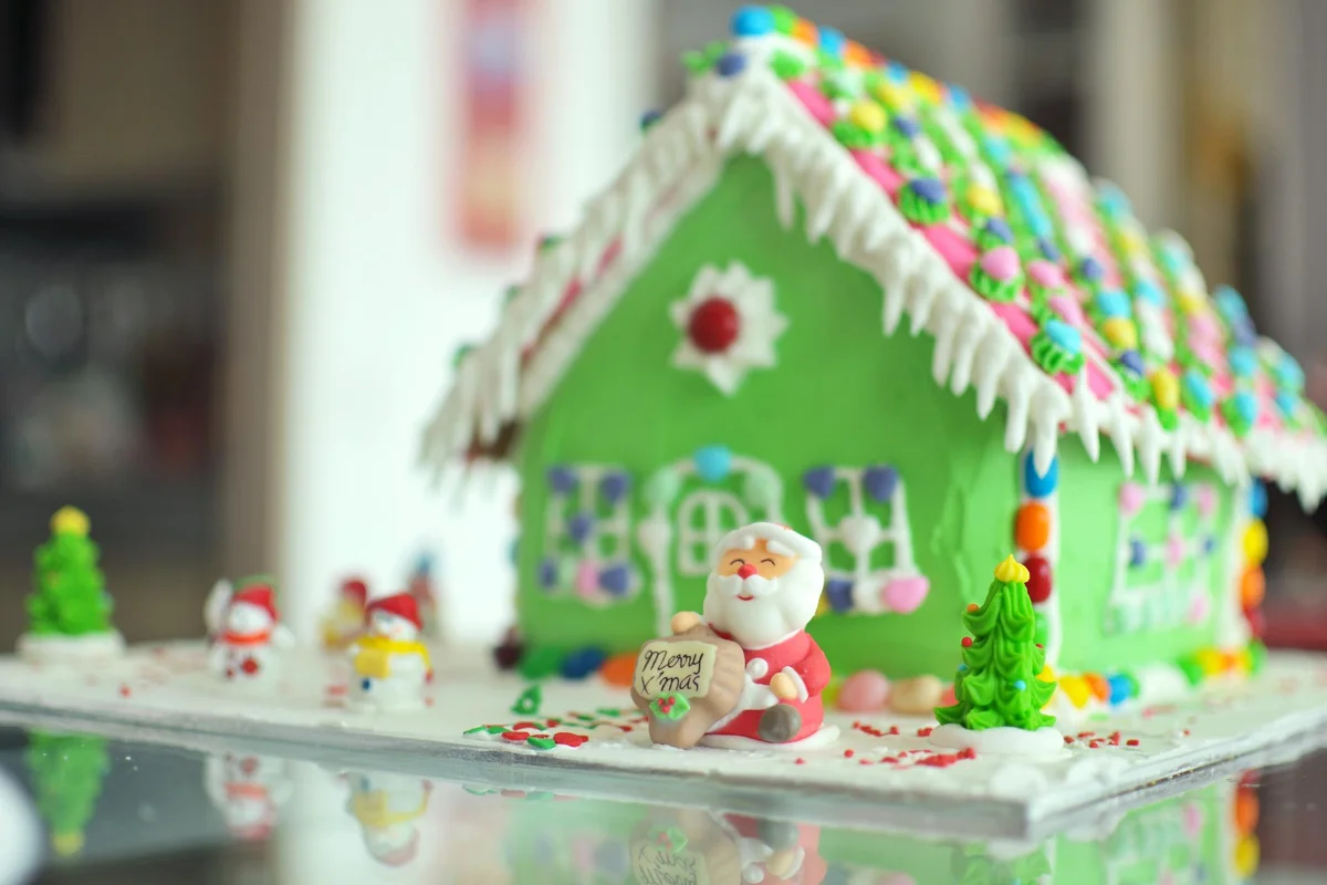 Santa's Green Gingerbread House