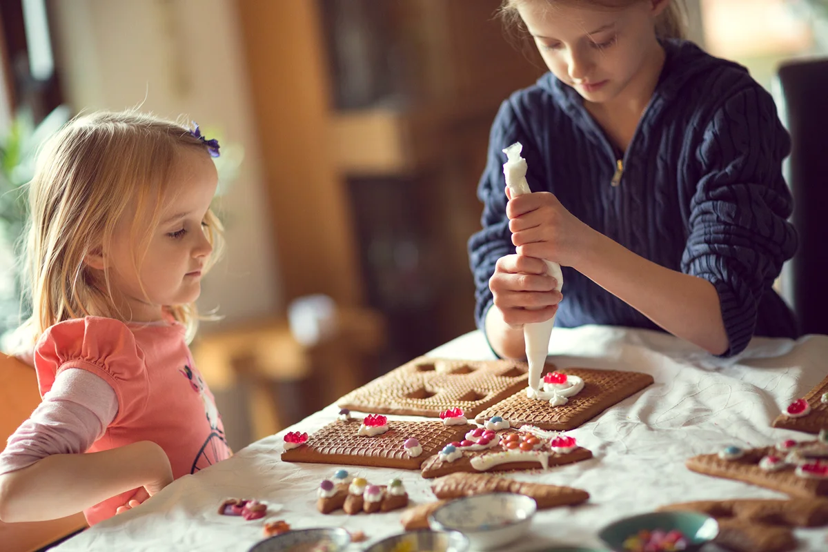 Children decorating gingerbread houses