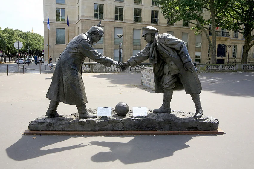 The Christmas Truce statue