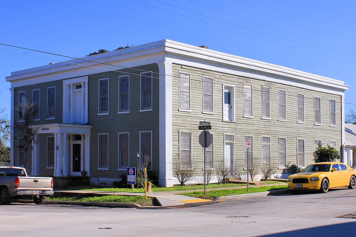 Magnolia Hotel