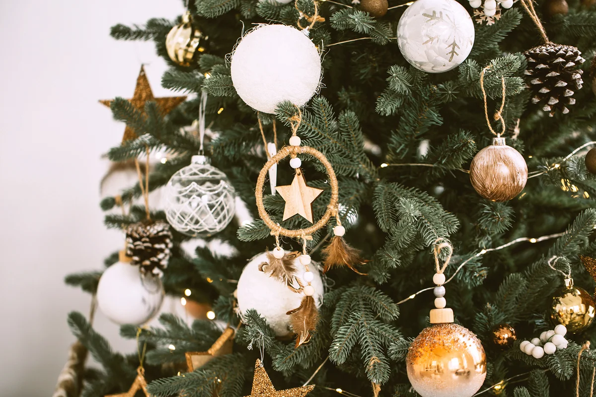 Simple and natural Christmas ornaments