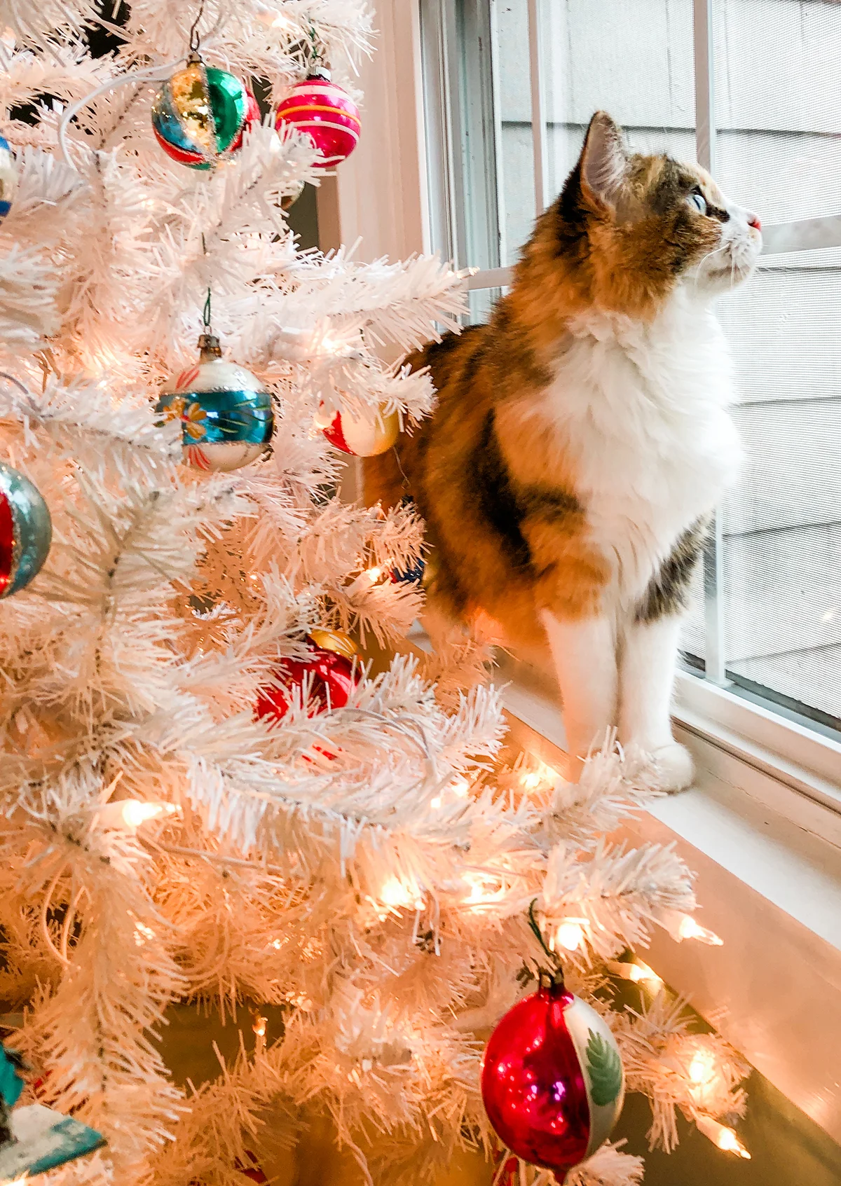 Vintage-themed Christmas tree
