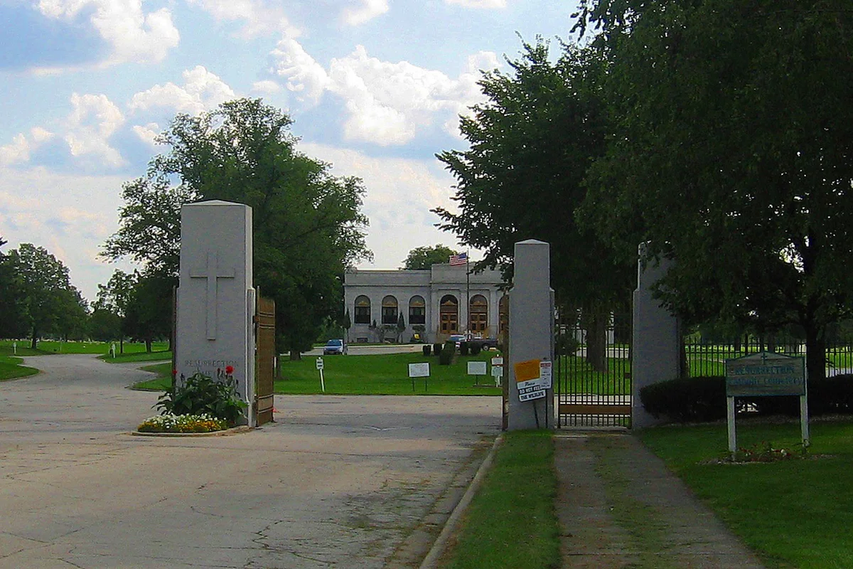 Resurrection Cemetery Justice IL