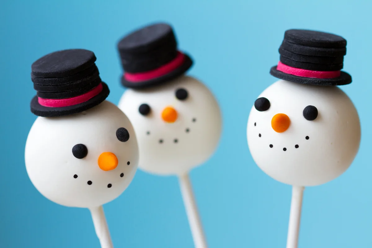 Snowman cake pops