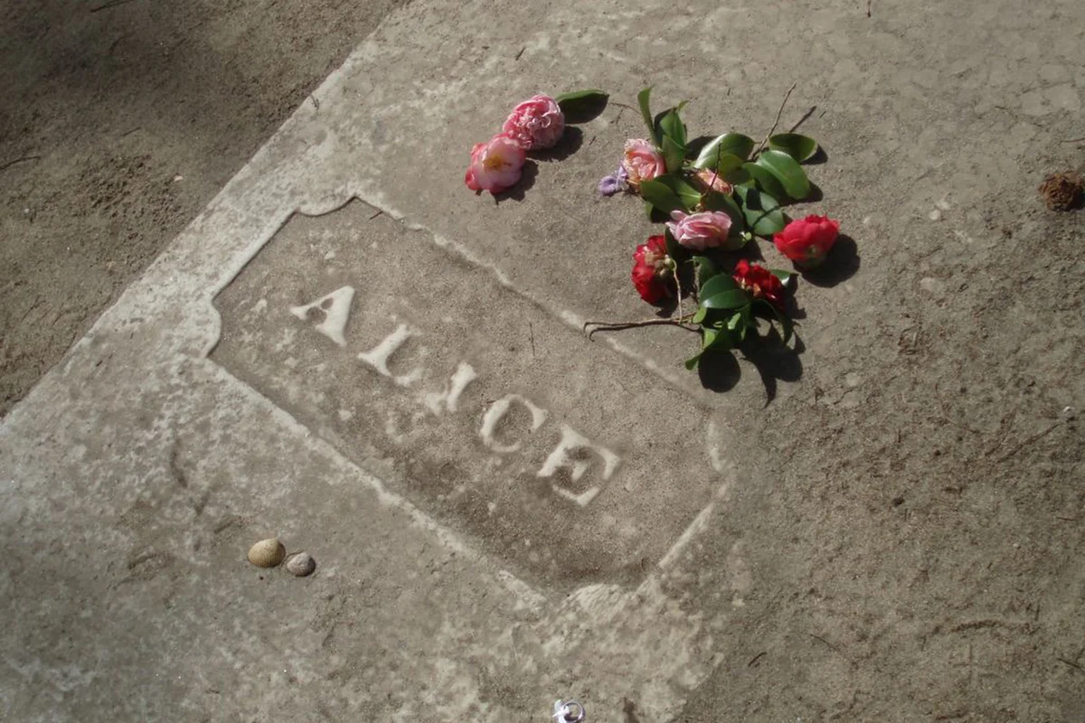 Alice's Grave in the grave yard of All Saints Church
