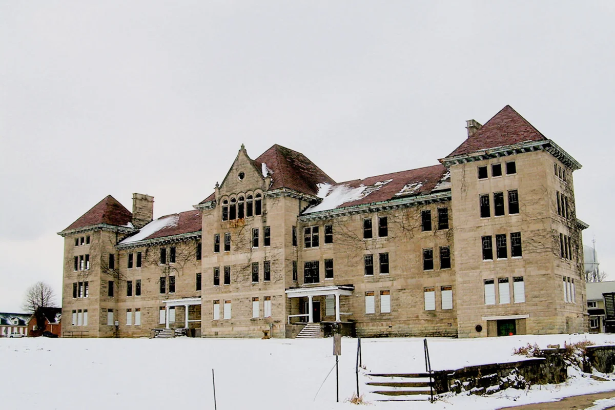 A building on the grounds of the former Peoria State Hospital in Bartonville, Illinois.