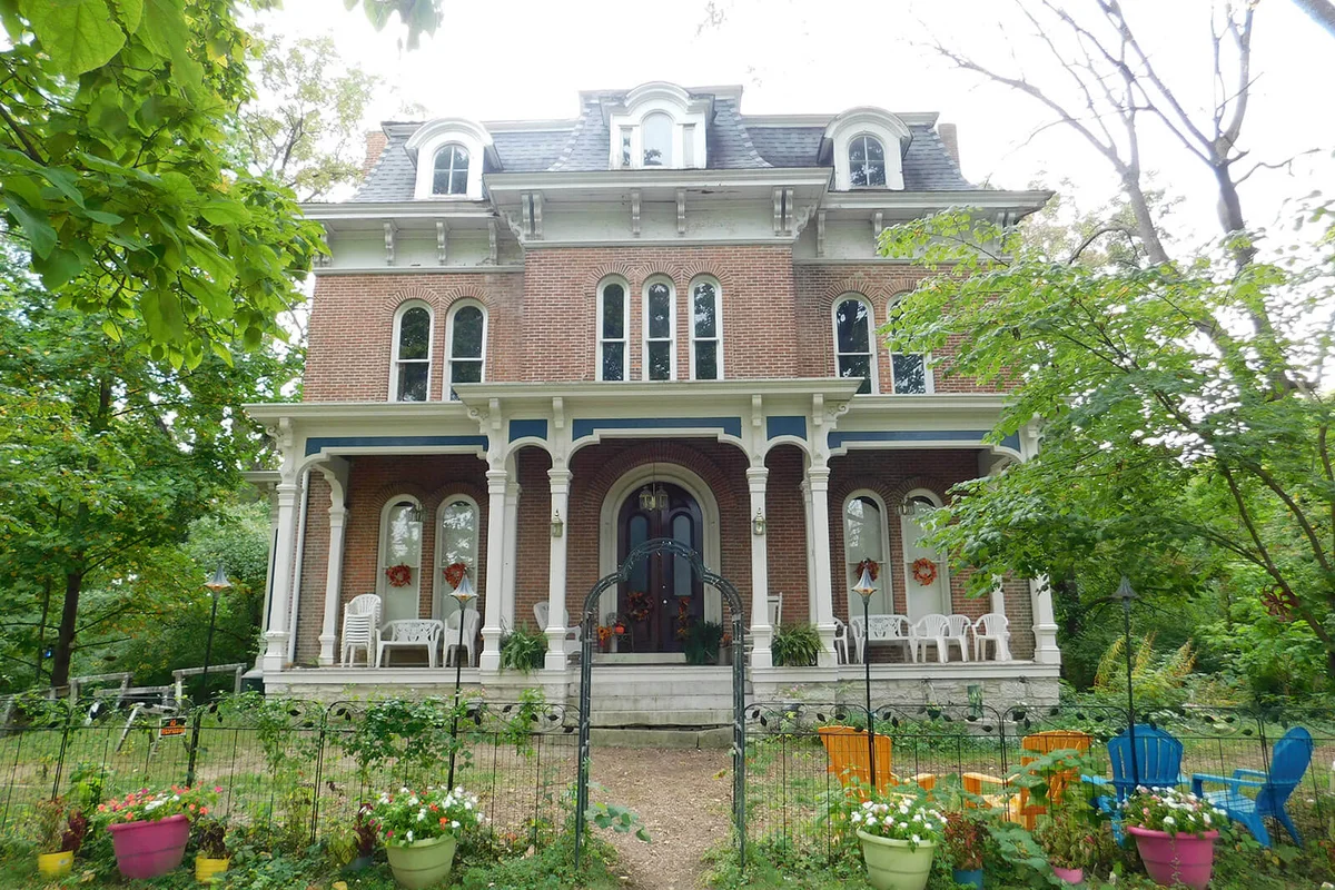 Photograph of historic McPike Mansion in Alton, IL