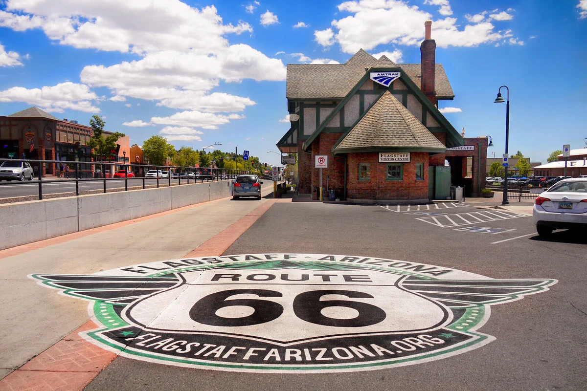 Flagstaff - Historic building - Train Station on Route 66. Downtown Flagstaff, Arizona. U.S. | ID 122519657 © Helena Bilkova | Dreamstime.com