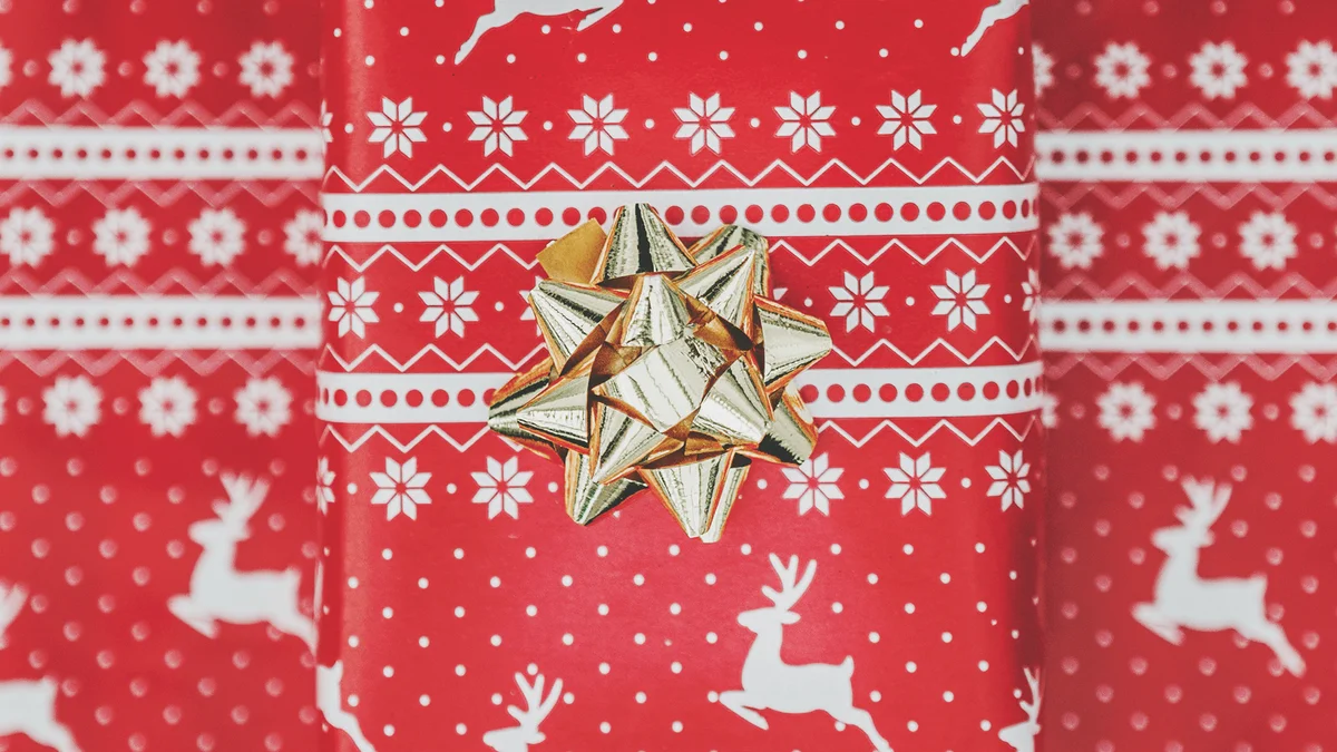 Red Gift Christmas Wallpaper - desktop