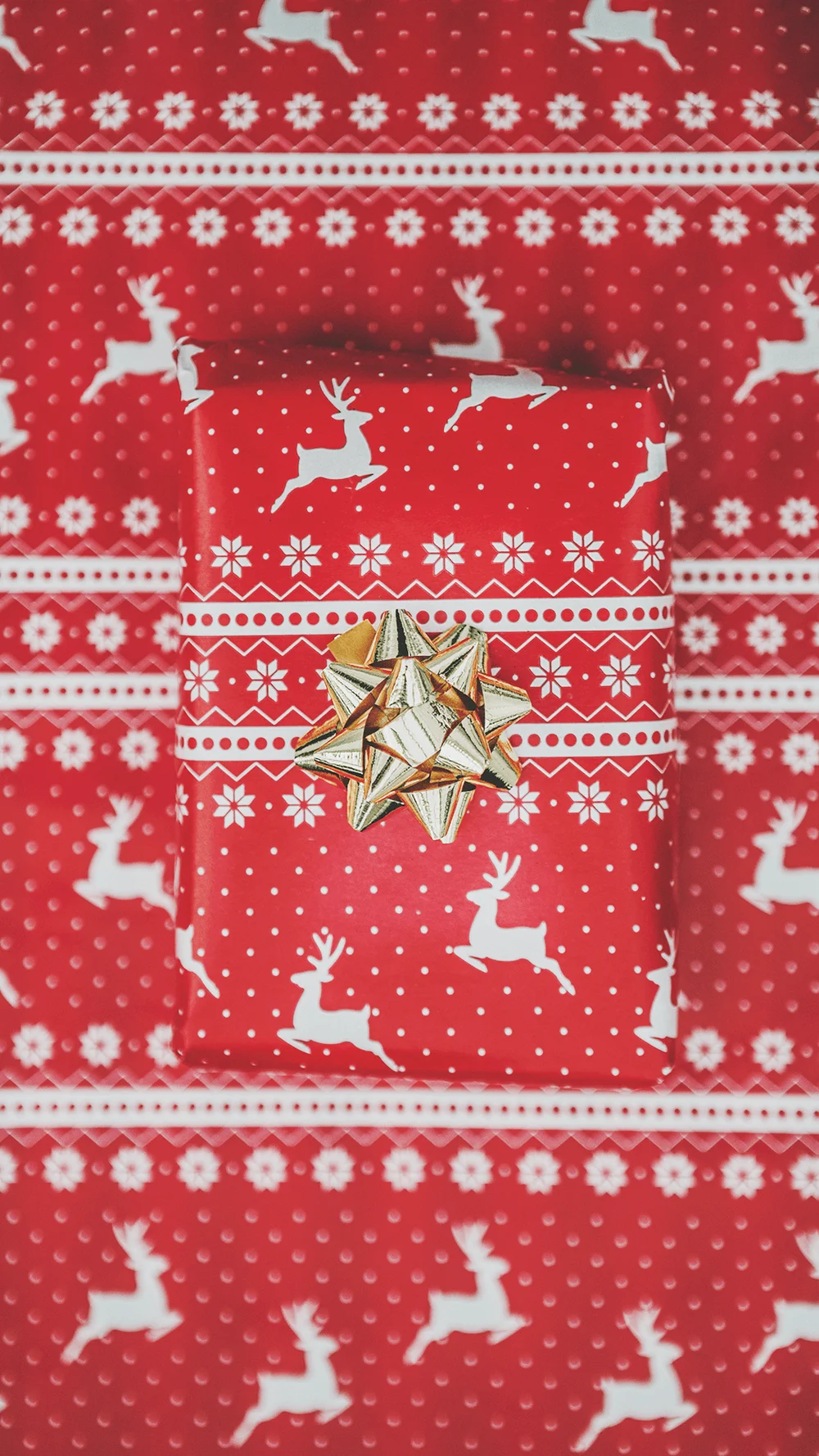 Red Gift Christmas Wallpaper - mobile