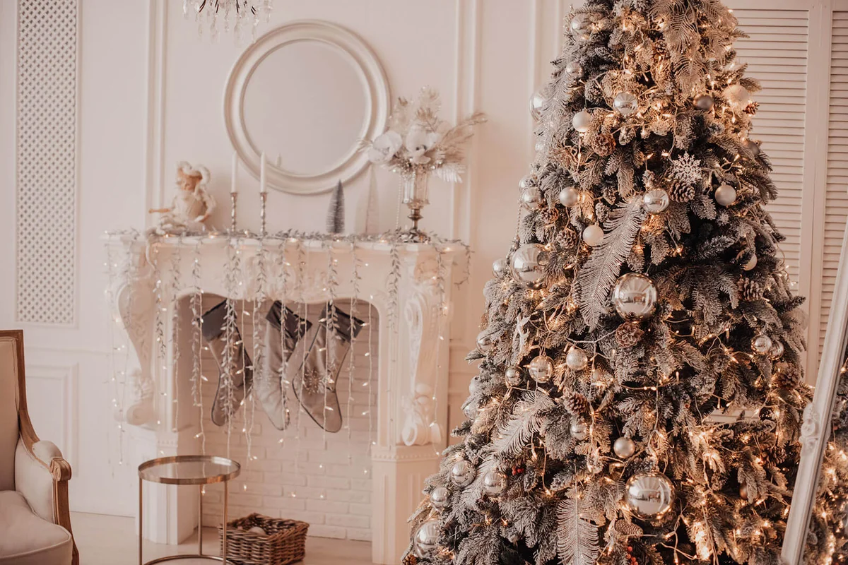 Fireplace and Christmas tree with presents in living room