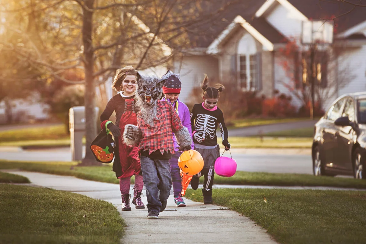 children trick-or-treating