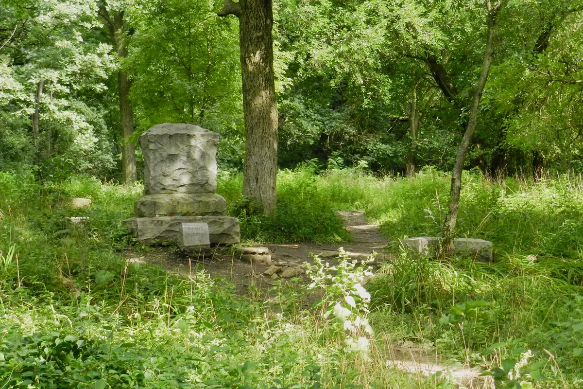 Bachelor's Grove Cemetery, Chicago