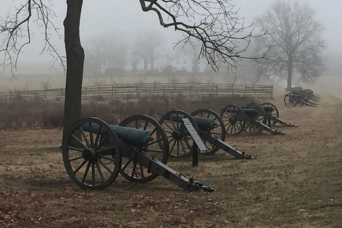 Row of cannons on the Gettysburg Battlefield