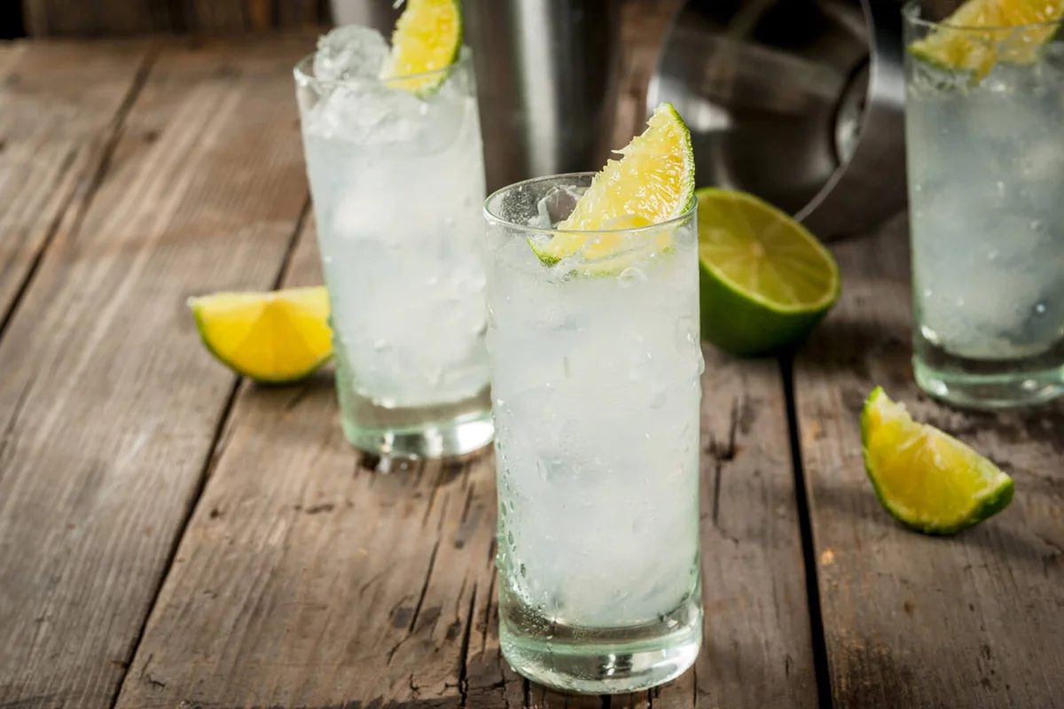 highball cocktail with a lime garnish
