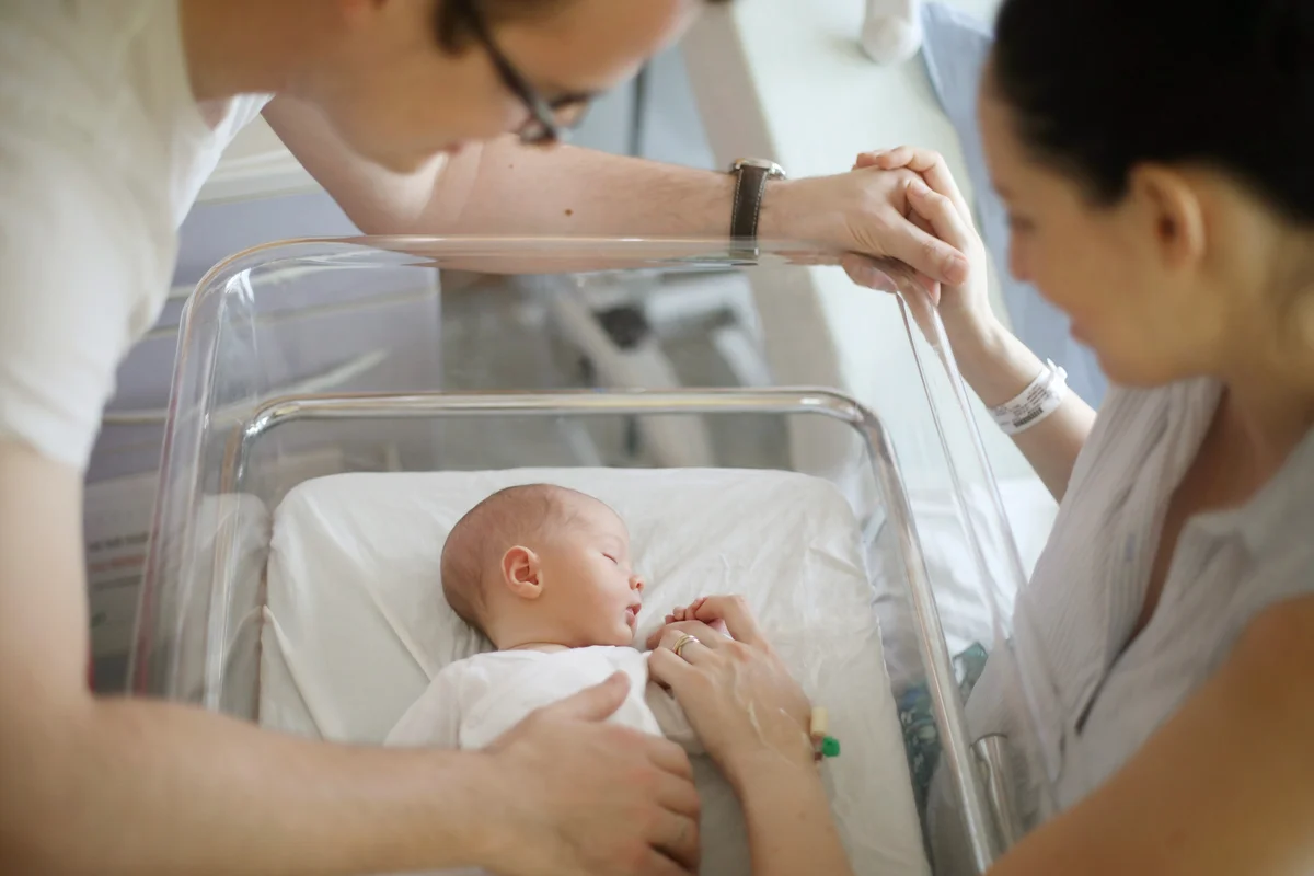 A newborn and his parents at the maternity ward