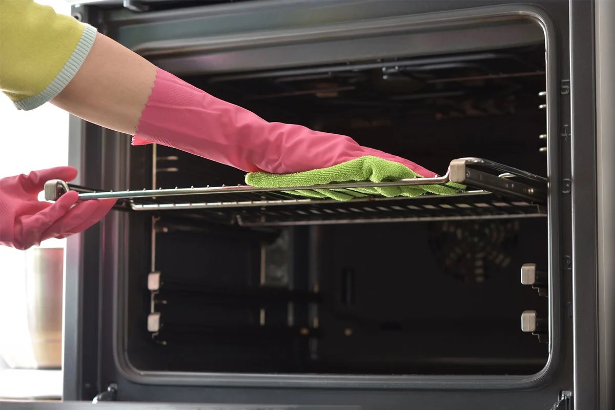 wipe oven rack with cloth