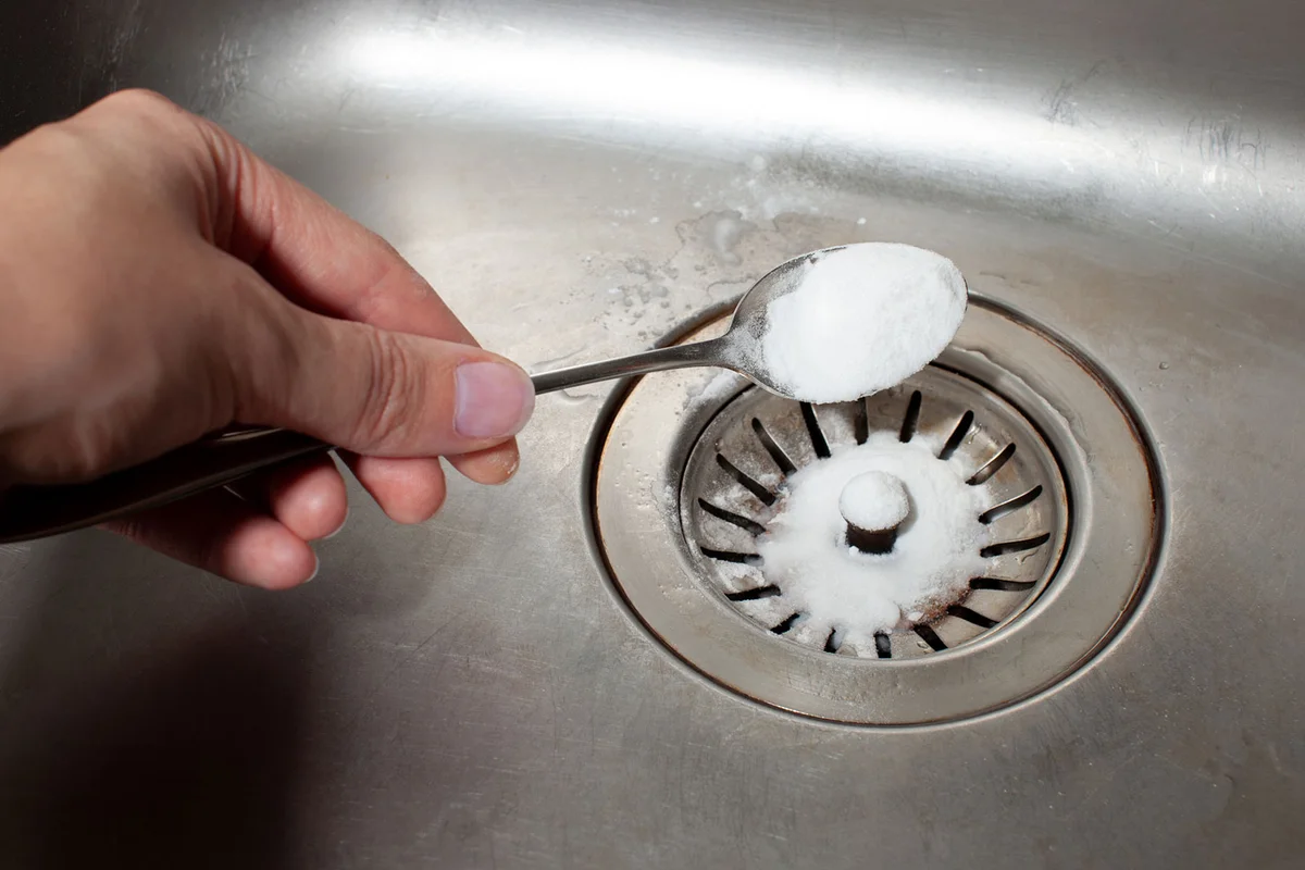 homemade drain cleaner sprinkle baking soda in sink