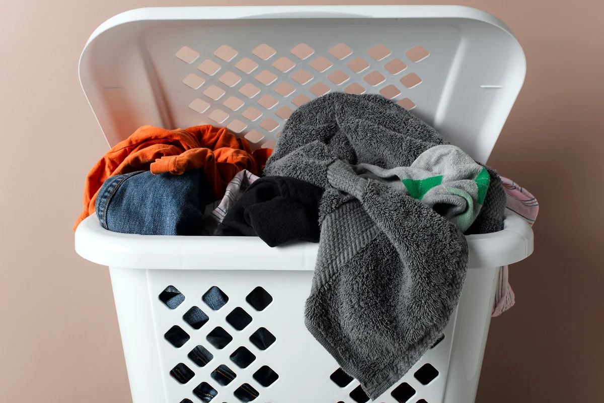 clothes basket hamper full of dirty laundry
