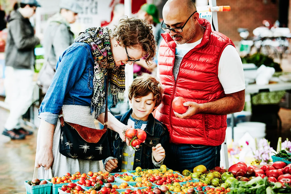 Family shopping at organic farmers market
