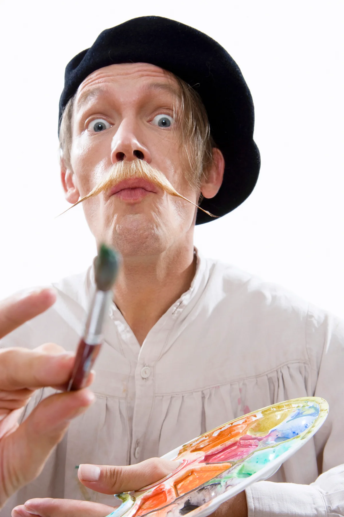 A man dressed like a stereotypical painter