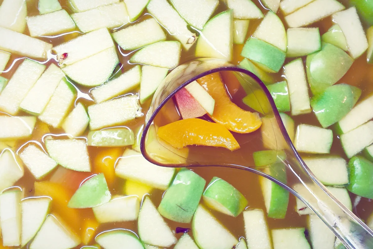 White apple sangria