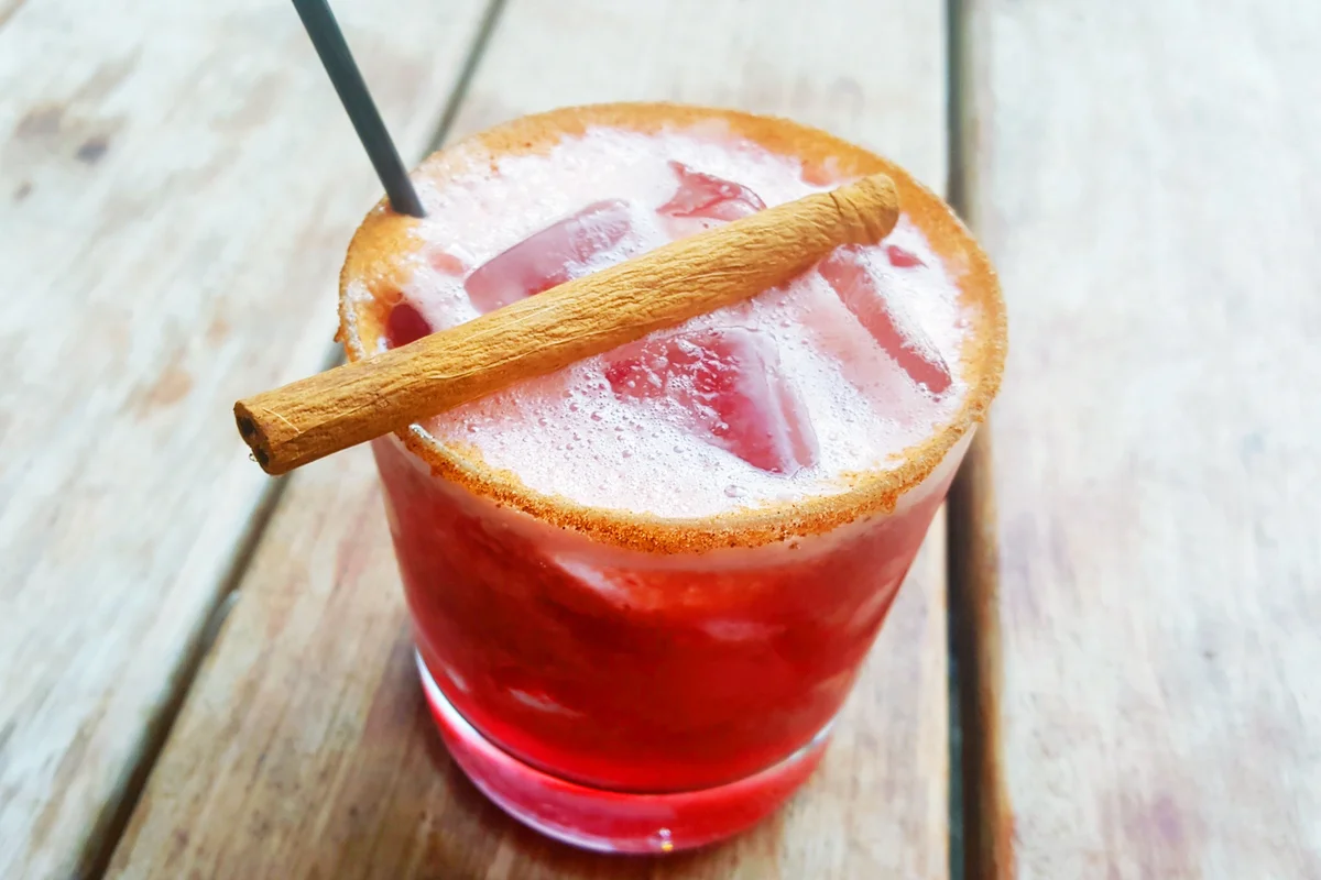 Baked apple cocktail