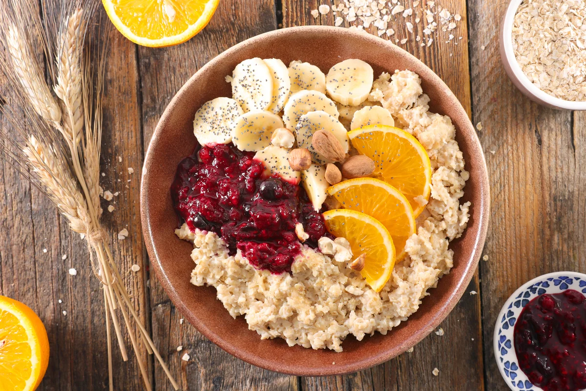 Oatmeal porridge with nuts and fruits