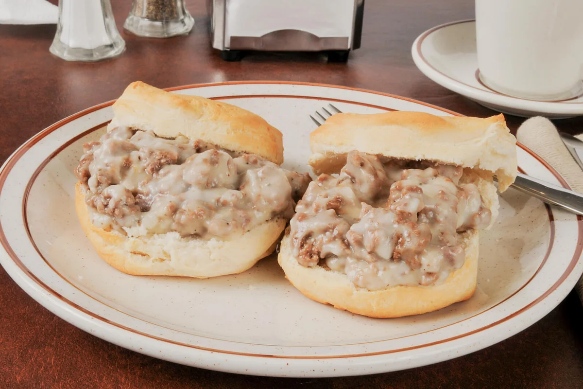 chipped beef on toast using ground beef and white sauce on biscuits