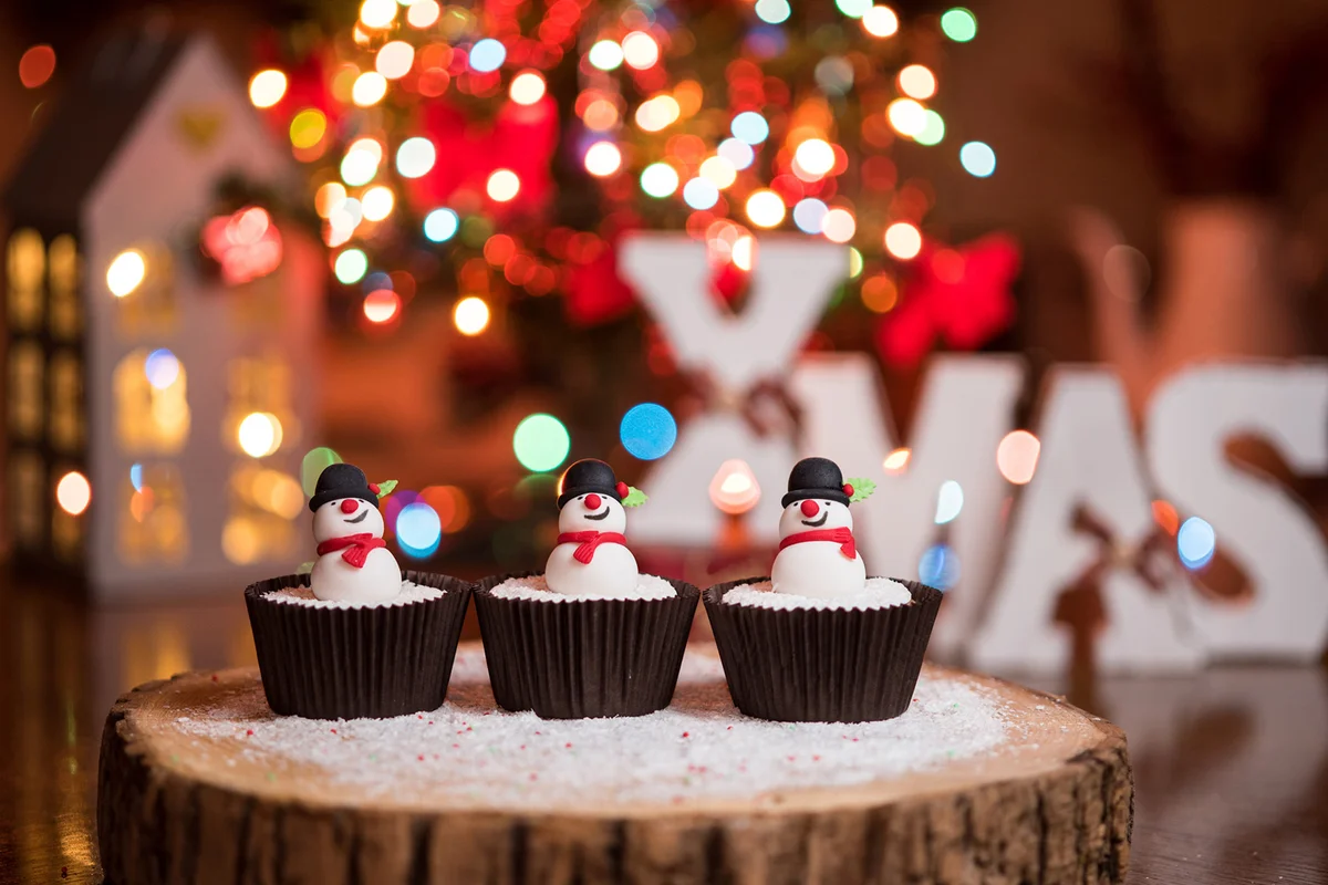 Christmas cupcakes with snowman and Christmas lights