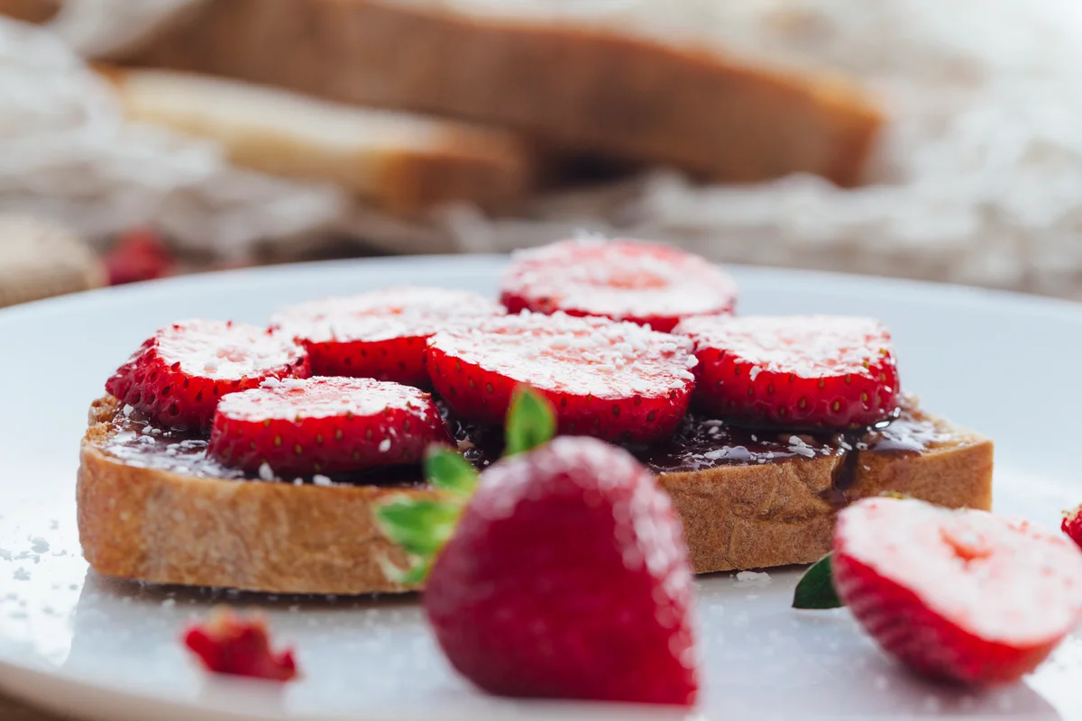 strawberry and chocolate breakfast toast sandwich