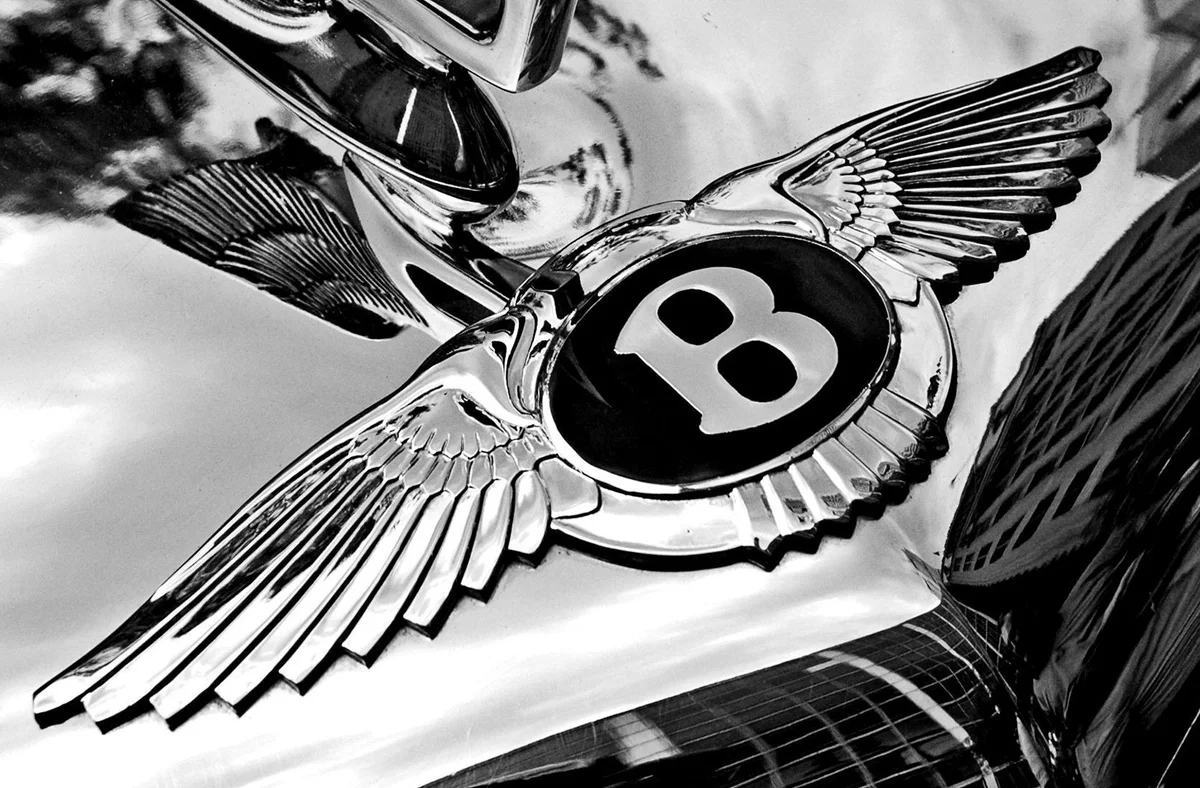 bentley badge on car