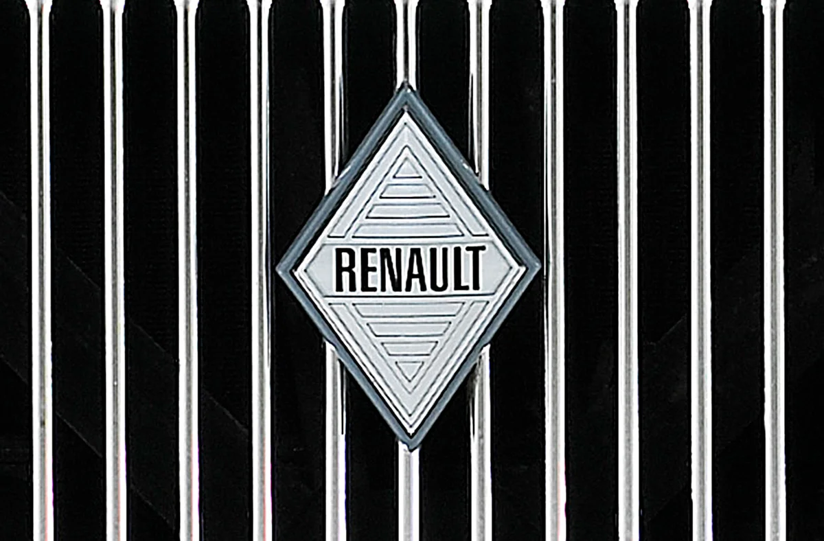 1967 Renault badge