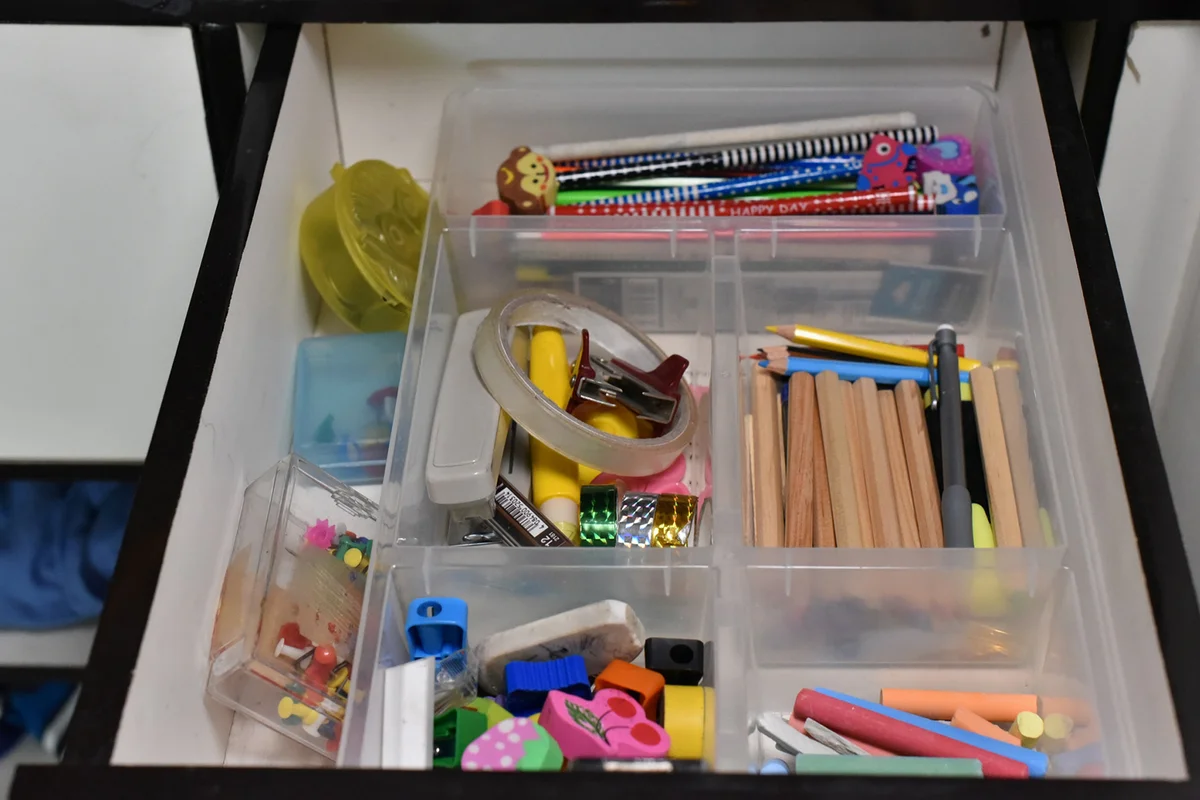 Stationary organised in the drawer