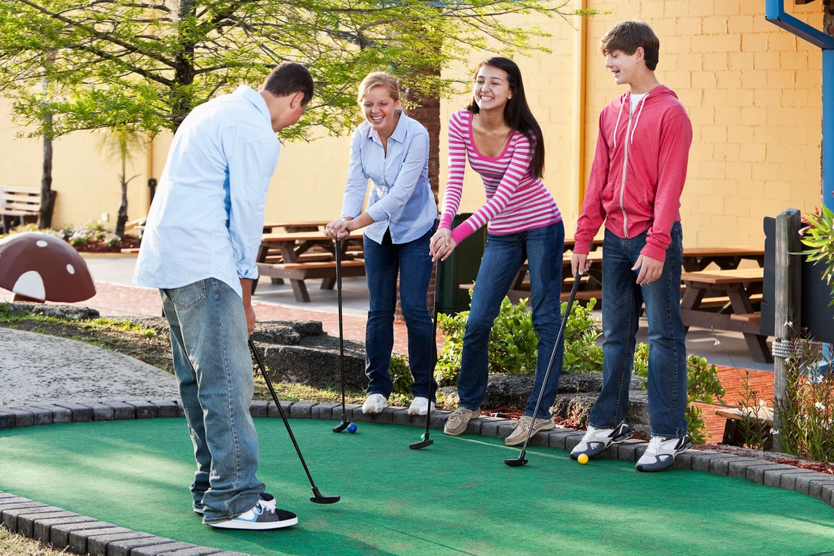 kids birthday party playing putt putt golf