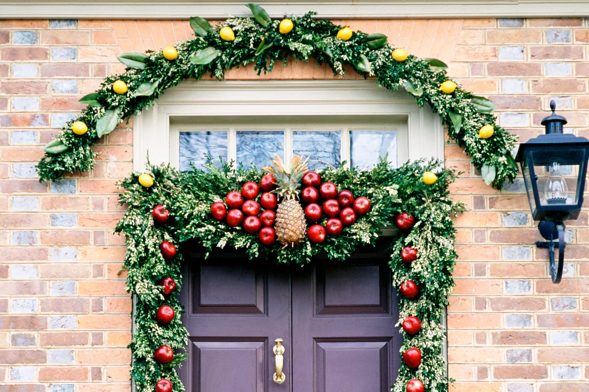 Door with holiday decorations with apples and lemons