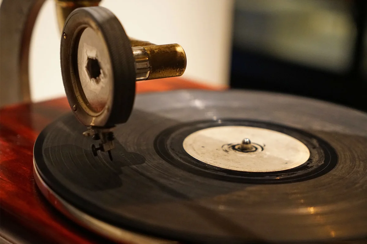 Gramophone phonograph