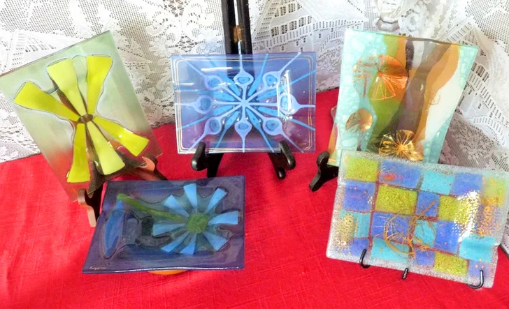 HIGGINS Glass Studio by Michael & Frances Higgins - CHOICE: Geometric / Floral / Peacock /Seashore