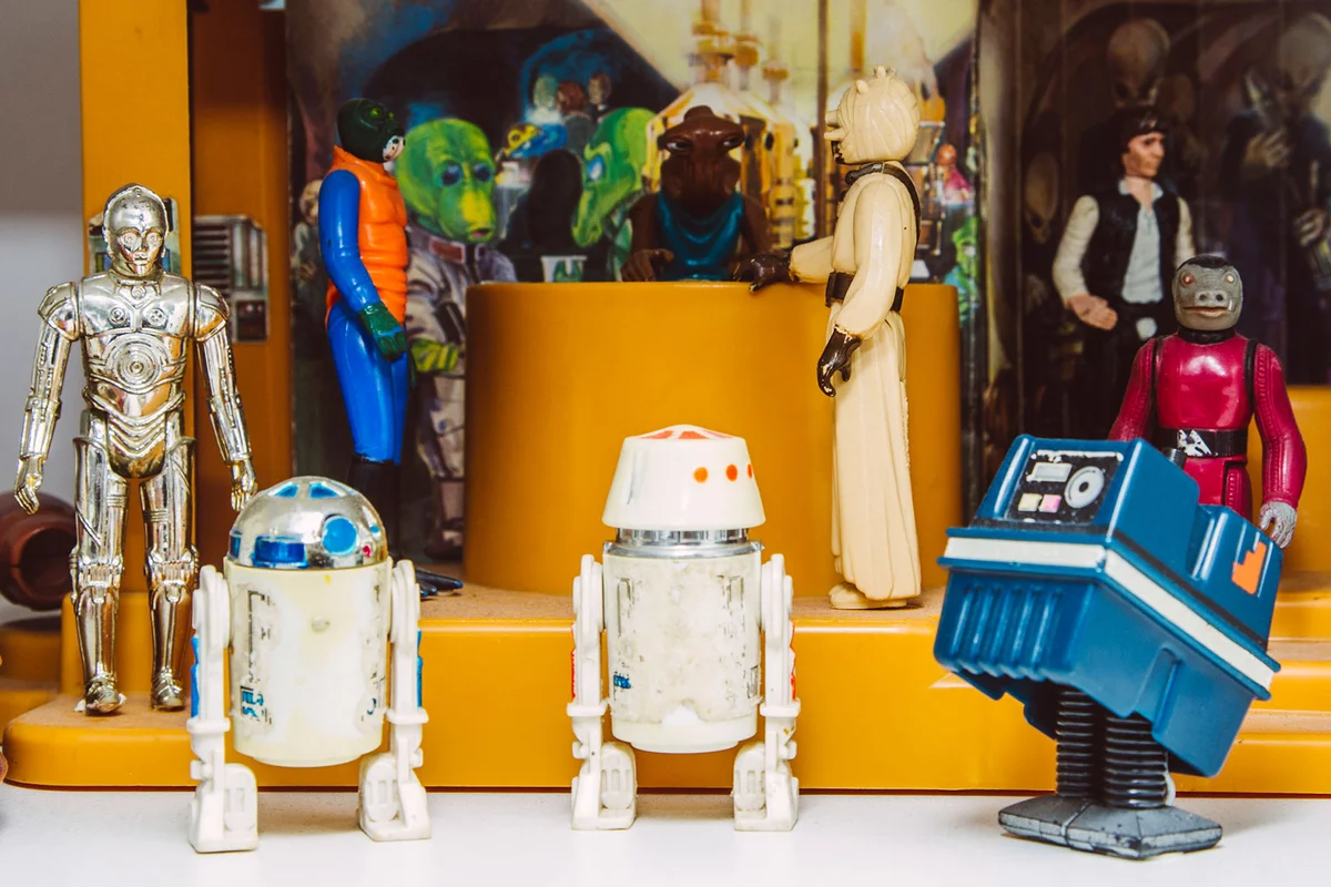 collectible Star Wars Cantina scene figures
