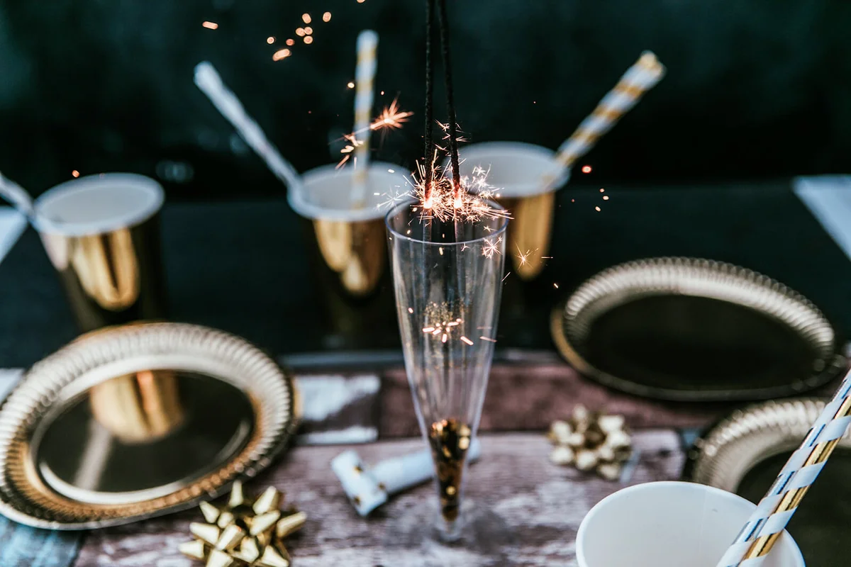 new years eve table with sparky lights