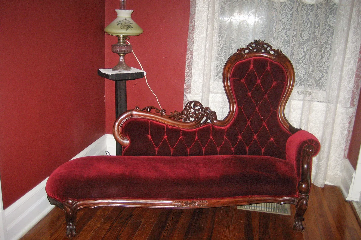 Victorian style chaise lounge chair sofa