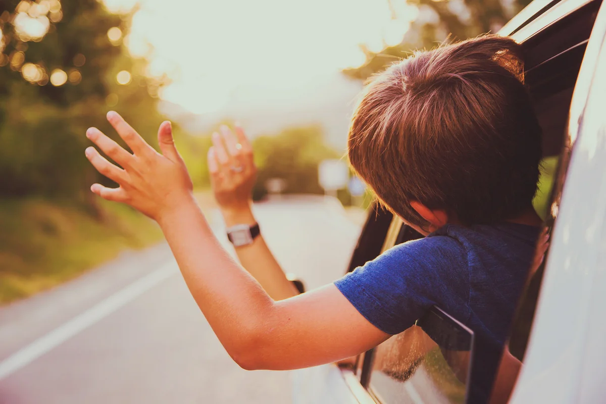 Hands on the road breeze