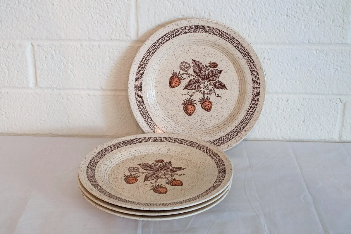Retro Strawberry Stoneware by Homer Laughlin circa 1983, Set of 4 Plates, Cottagecore Dinner set