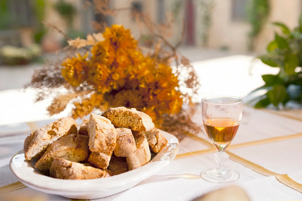 Dessert wine and biscuits