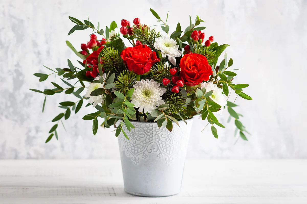 winter wedding altar or column bouquet