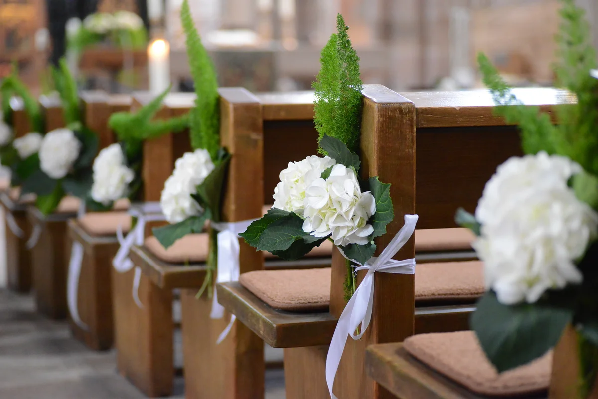 winter wedding pew bouquets