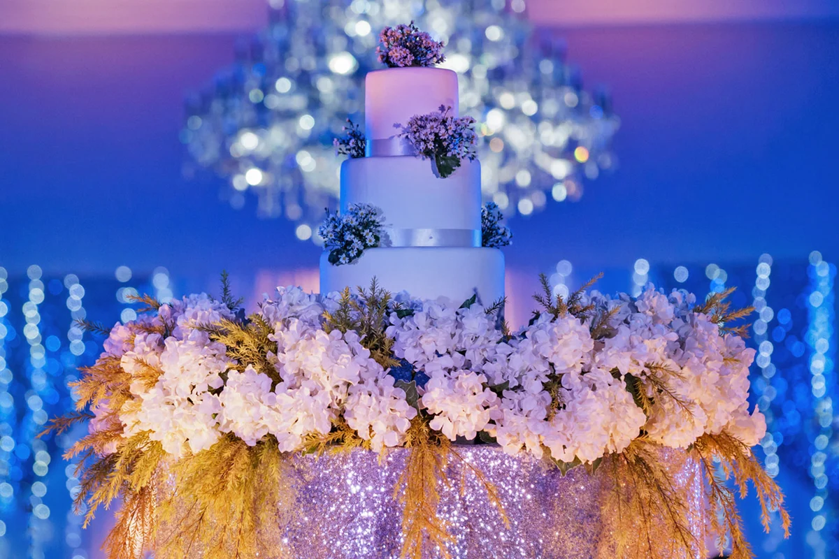 winter wedding cake table flowers